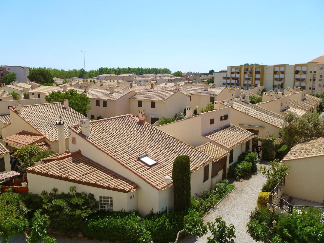 Holiday home Holiday Home Les Maisons De La Plage-4 By Interhome